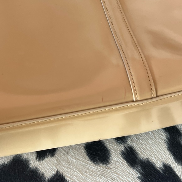 Prada Milano Cream colored Patent Shoulder Bag beautiful, classy and elegant - Picture 9 of 16